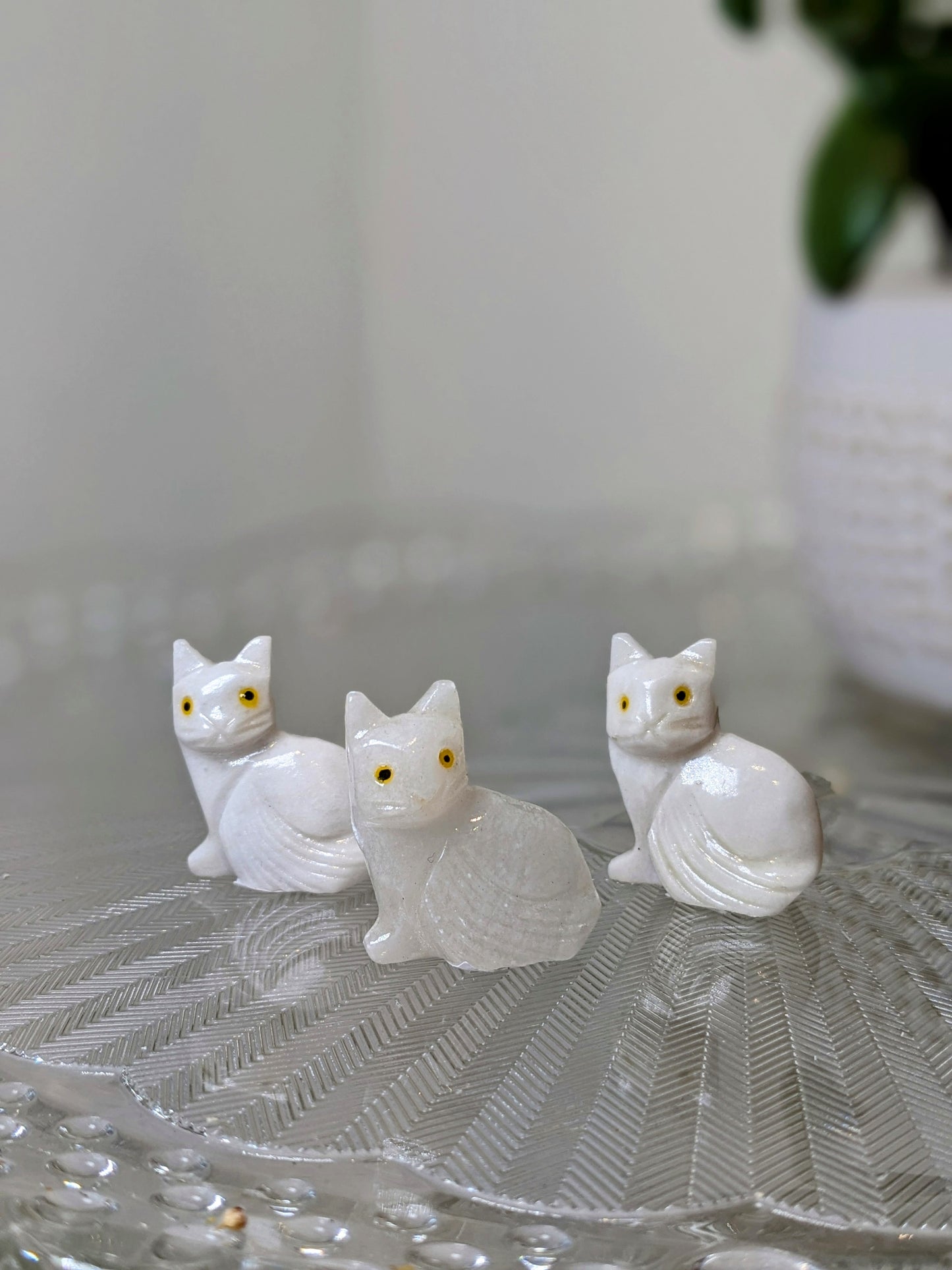 Alabaster Cat Carving 1.5"H