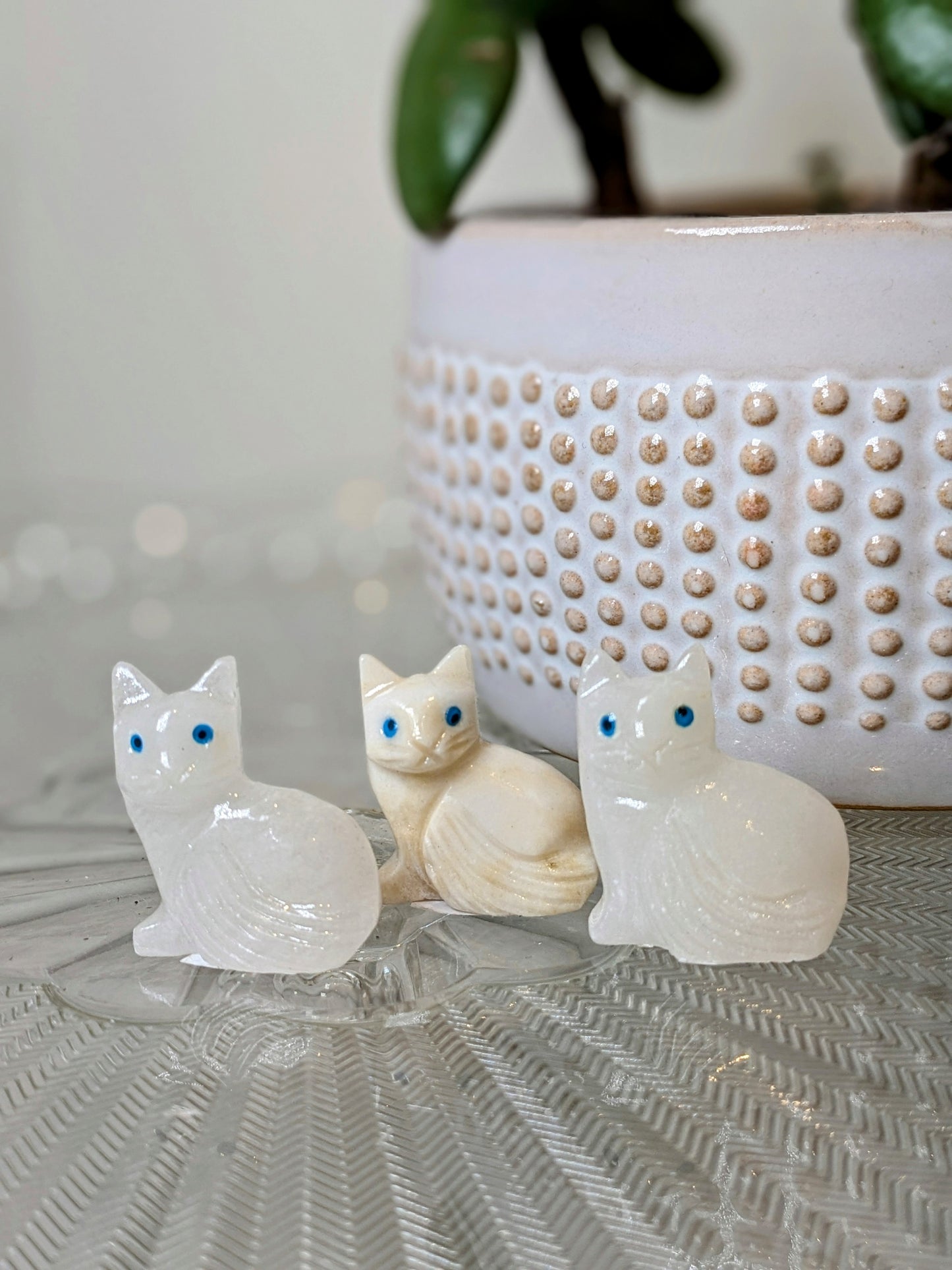 Alabaster Cat Carving 1.5"H