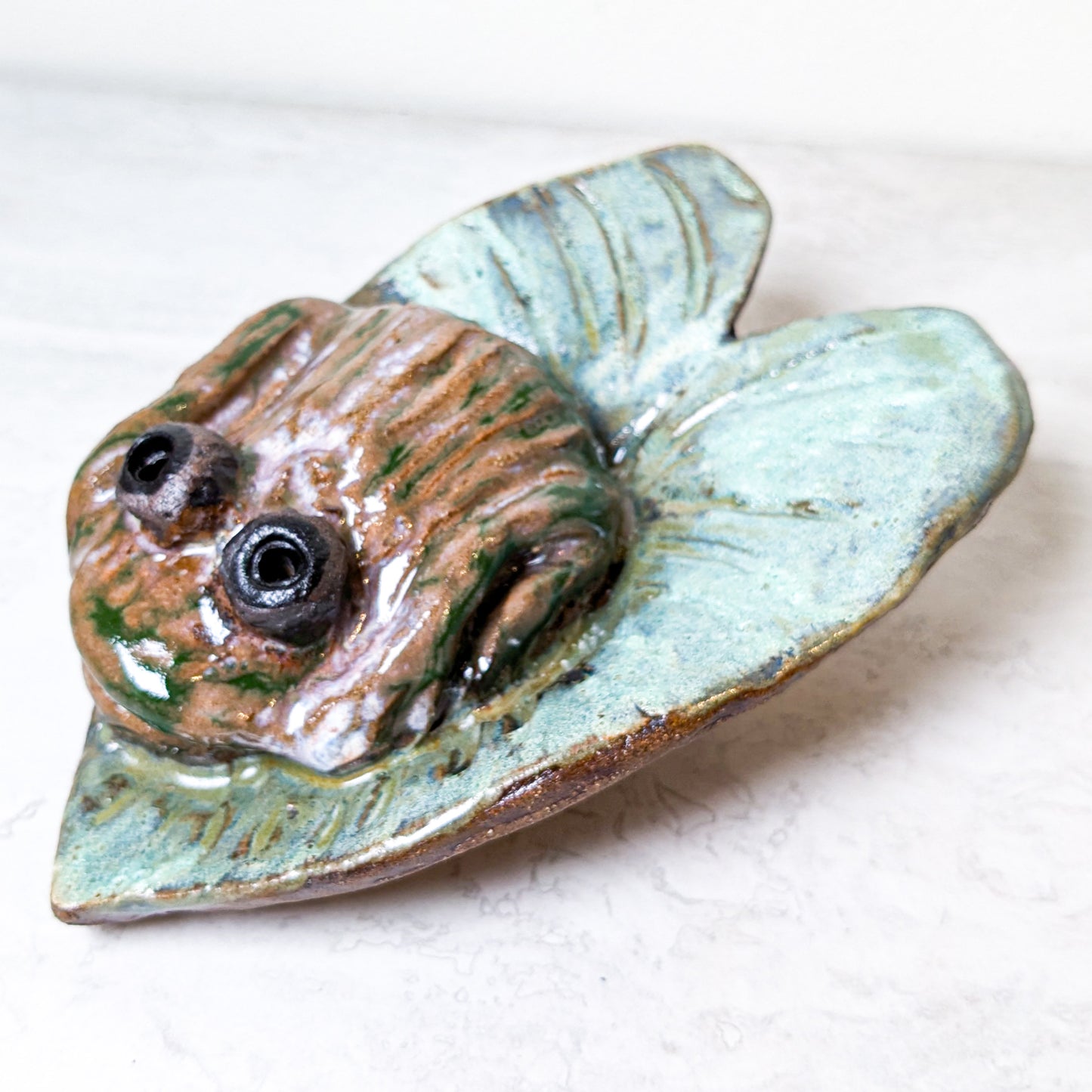 Leaf Frog Wall-Mounted Clay Art