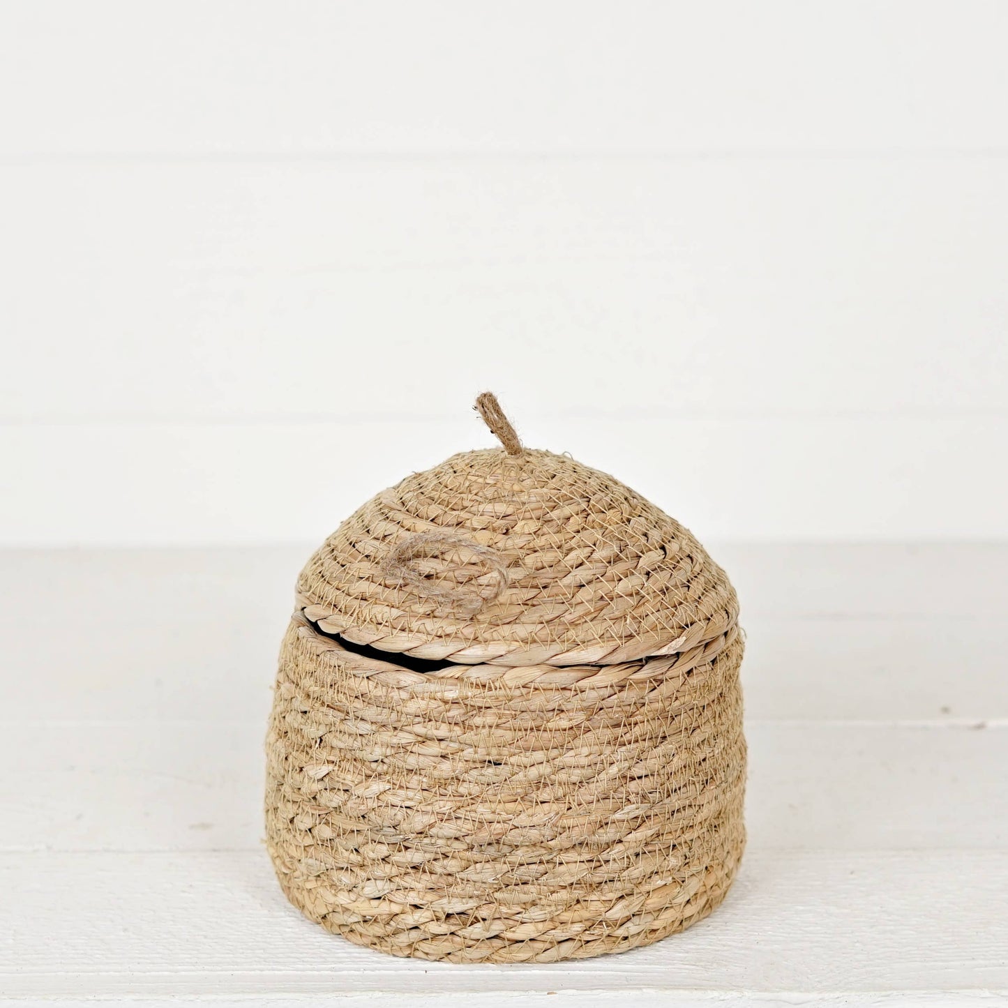 Silo Shape Basket of Cattail Leaves with Lid