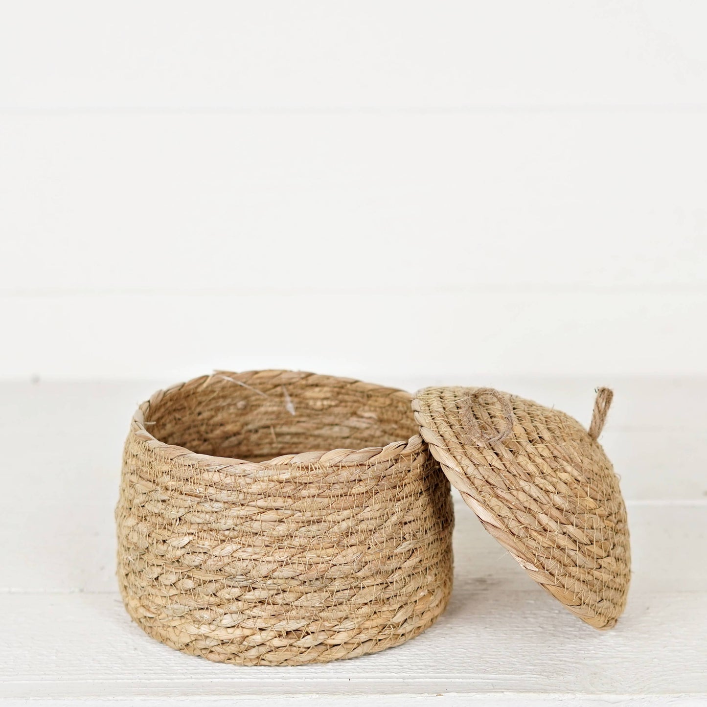 Silo Shape Basket of Cattail Leaves with Lid