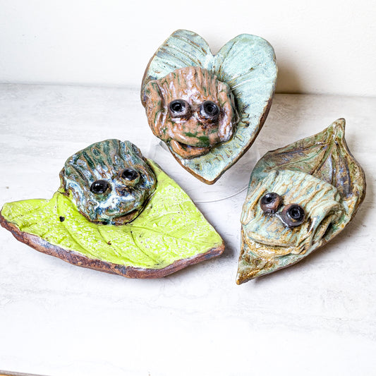 Leaf Frog Wall-Mounted Clay Art