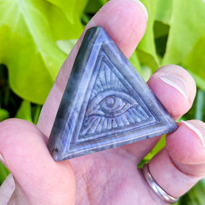 Crystal Eye Triangle Hand Carving