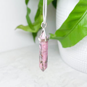 Crystal Pendant Points Necklace